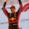 Max Verstappen – Red Bull Racing viert zijn overwinning op het podium GP Oostenrijk